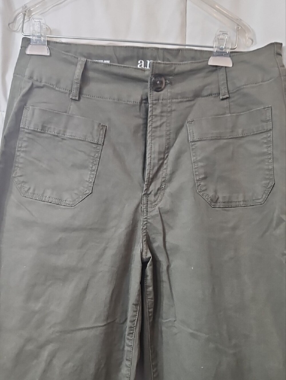 Women's Olive Green Wide-Leg Crop Pants - Picture 2 of 4